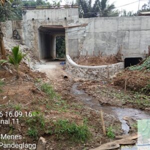 Soroti Pembangunan Jembatan Kananga–Menes–Cisata, Warga Pertanyakan Perencanaan dan Aliran Air