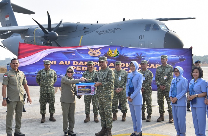 TNI AU Kirim Bantuan untuk Korban Bencana NTT