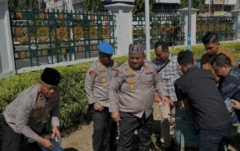 Wakapolda Aceh Pimpin Personel Bersihkan Masjid Raya Baiturrahman Usai Peringatan Hari Damai Aceh