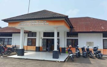 Camat Kabandungan Hj. Lilih Resemiati menjelaskan strategi pengembangan potensi desa melalui BUMDes dan kolaborasi Pentahelix di Kabupaten Sukabumi.