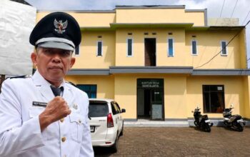 Kepala Desa Kertajaya Asep Yusnandar menjelaskan rencana pengembangan wisata kebun, wisata religi dan UMKM di Kecamatan Simpenan Sukabumi.