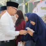 Pilar Saga Ichsan bersama guru ngaji Tangerang Selatan