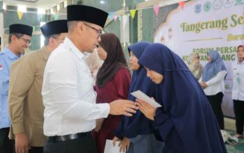 Pilar Saga Ichsan bersama guru ngaji Tangerang Selatan