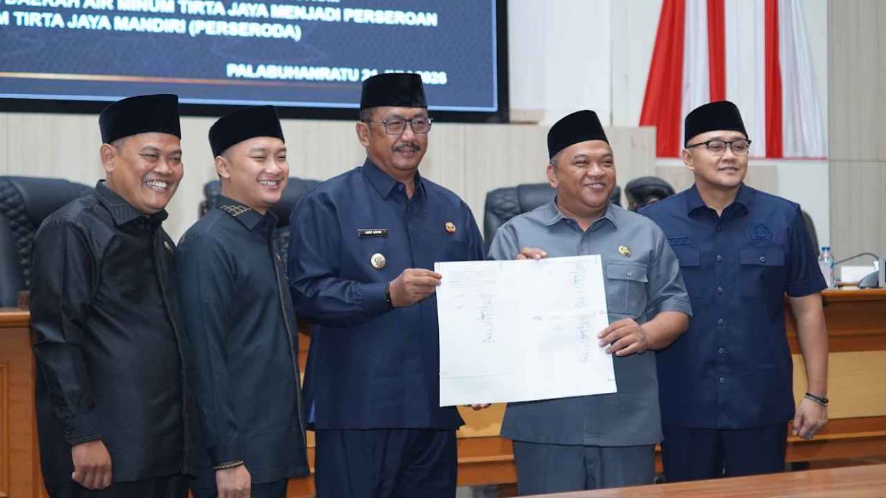 Rapat Paripurna DPRD Kabupaten Sukabumi menyetujui Raperda Ketertiban Umum dan membahas perubahan status Perumda Tirta Jaya.