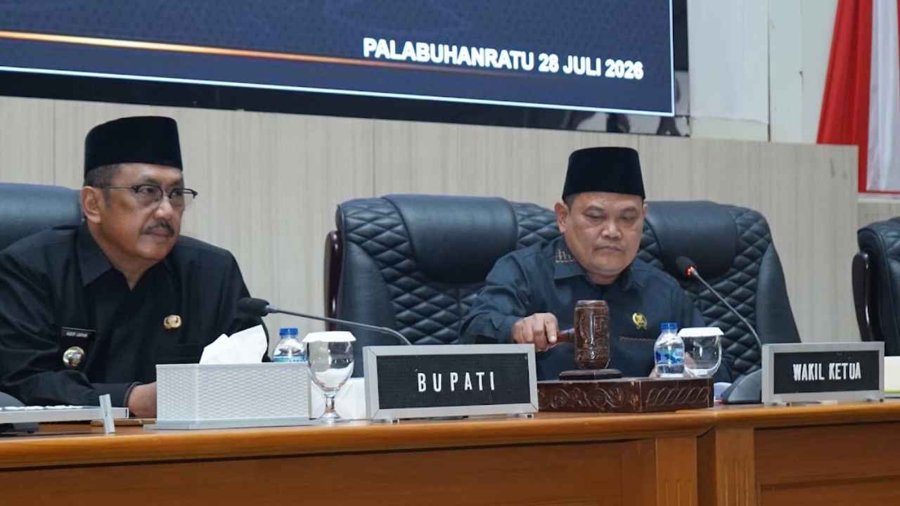 Suasana Rapat Paripurna ke-11 DPRD Kabupaten Sukabumi membahas Perseroda Tirta Jaya dan evaluasi APBD 2025.
