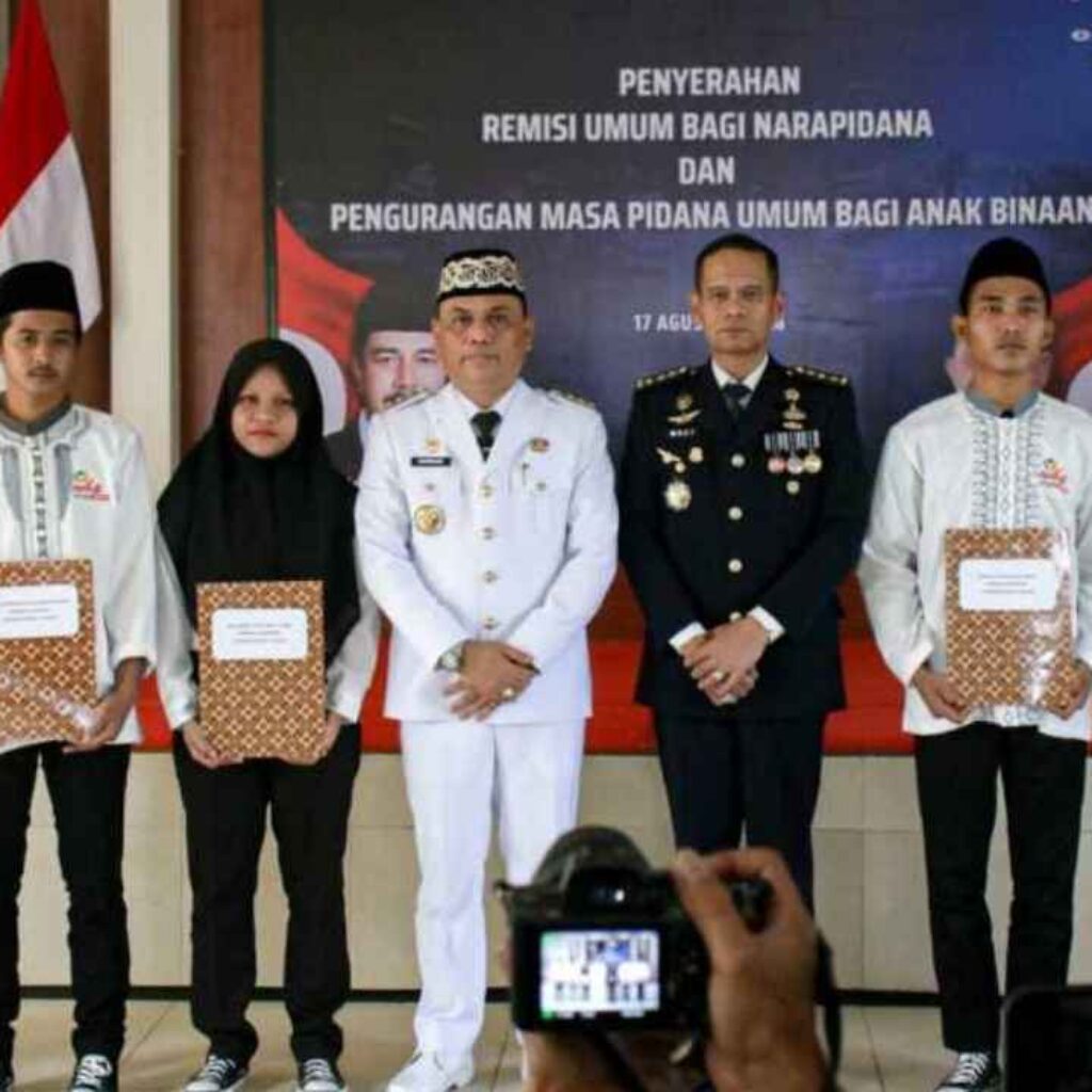 Peringati HUT RI Ke – 81, Walikota Metro Hadiri Pemberian Remisi 244 warga Binaan