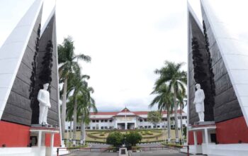 Praja IPDN mengikuti upacara di kampus Jatinangor.