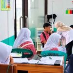 Siswa mengalami gangguan kesehatan setelah menyantap menu MBG di Pati.