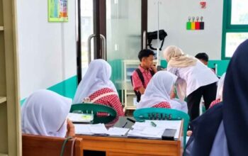 Siswa mengalami gangguan kesehatan setelah menyantap menu MBG di Pati.