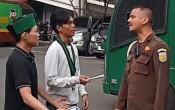Aksi Mahasiswa di Kejari Lebak Nyaris Ricuh