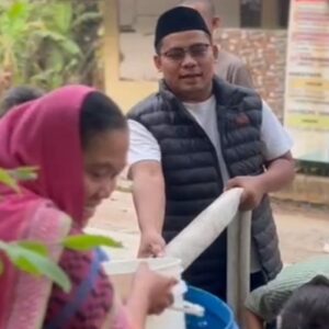 Anggota DPRD Lebak Salurkan 2.000 Liter Air Bersih untuk Warga Terdampak Kekeringan di Curugbitung