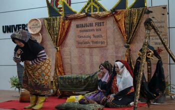 Angkat Tradisi Minangkabau, Rumah Baca Marenda Gelar Lomba Manjujai di Dharmasraya