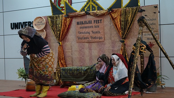 Angkat Tradisi Minangkabau, Rumah Baca Marenda Gelar Lomba Manjujai di Dharmasraya