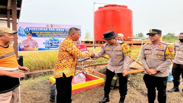 Atasi Kekeringan, Polres Ketapang Bangun dan Serahkan Sumur Bor