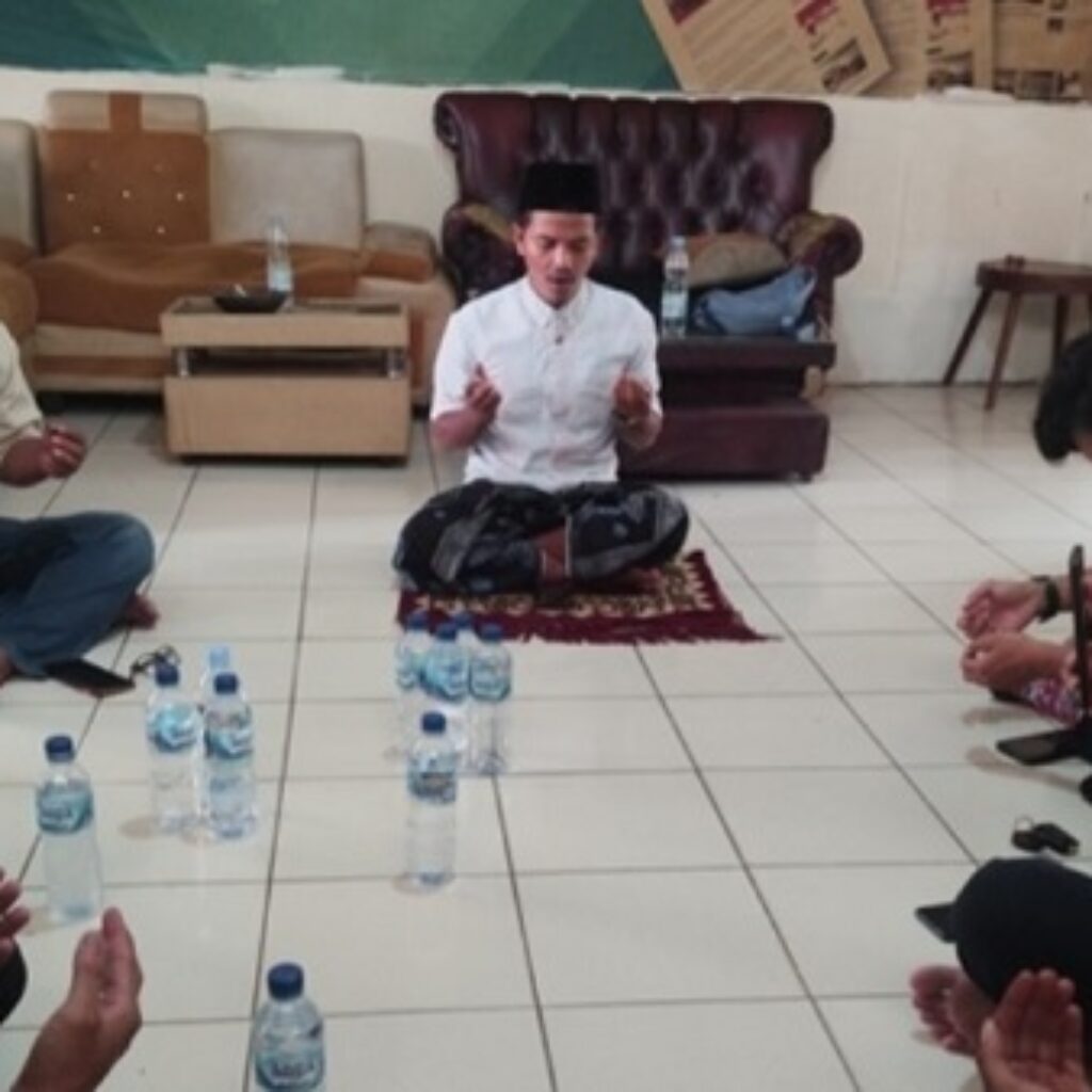 Doa Bersama Pokja Wartawan Lebak untuk Lima Jurnalis yang Hilang Kontak di Selat Sunda