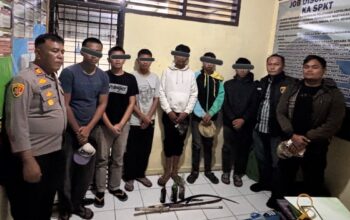 Enam Remaja Diamankan di Karo, Polisi Sita Sajam dan Tiga Botol Berisi BBM