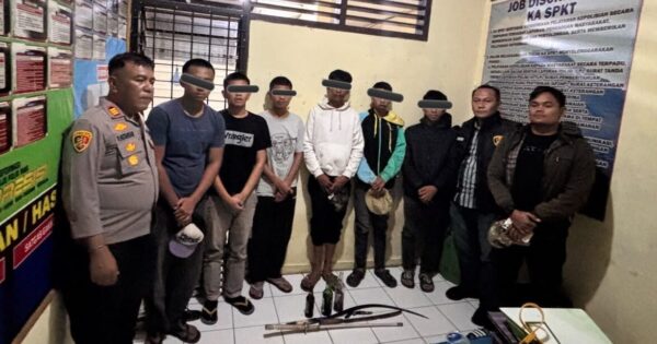 Enam Remaja Diamankan di Karo, Polisi Sita Sajam dan Tiga Botol Berisi BBM