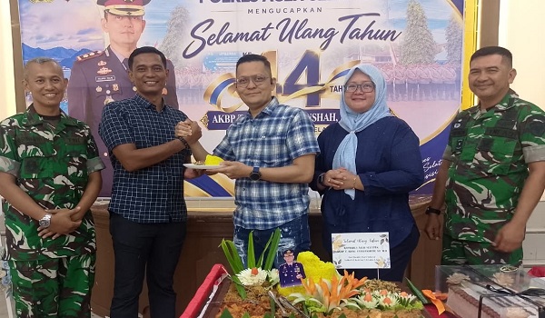 HUT ke-44 Kapolres Aceh Selatan, Kodim 0107 Beri Kejutan Tumpeng