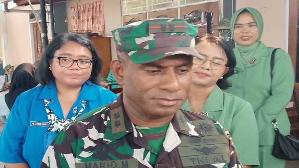 Jelang HUT ke-81 TNI, Danlanal Nabire Kunjungi 10 Keluarga Warakawuri