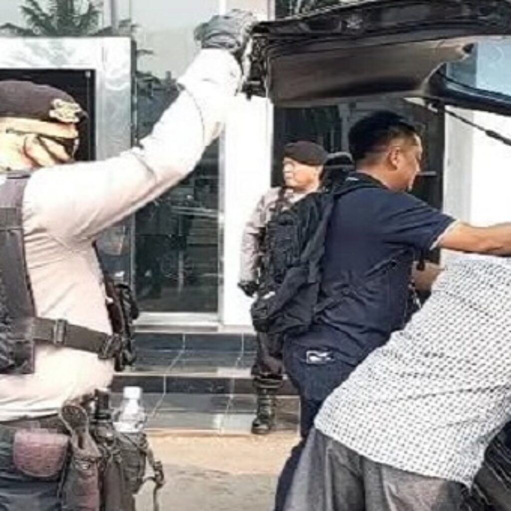 KPK Geledah ULP dan Dinas PUPR Muara Enim, Bawa Tiga Koper dan Dua Tas