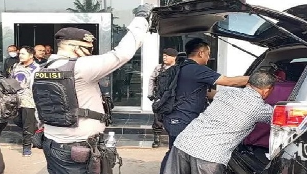KPK Geledah ULP dan Dinas PUPR Muara Enim, Bawa Tiga Koper dan Dua Tas