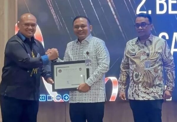 Kantor Imigrasi Belawan Raih LHI Terbaik Kedua, Eko Yudis Parlin Terima Penghargaan