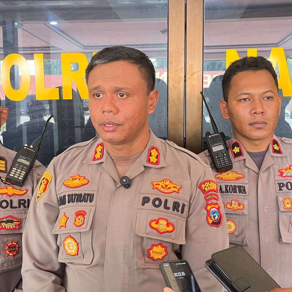 Kapolres Nabire Salurkan Bantuan Sembako untuk 200 Warga Suku Dani