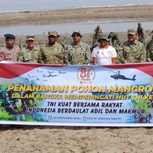 Lanal Nabire Tanam 500 Bibit Mangrove di Pantai Korowa, Libatkan 150 Peserta