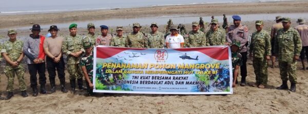 Lanal Nabire Tanam 500 Bibit Mangrove di Pantai Korowa, Libatkan 150 Peserta