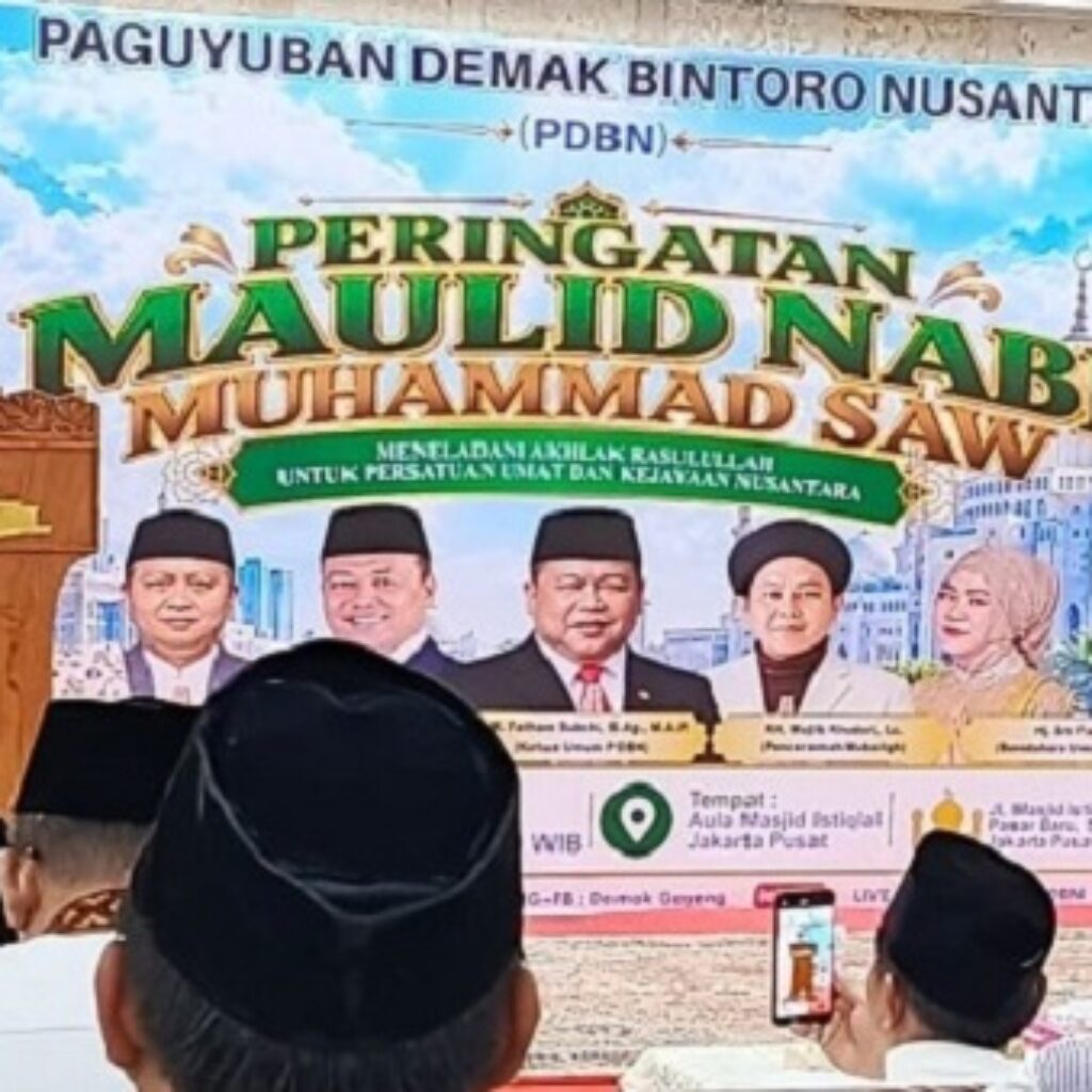 Maulid Nabi di Masjid Istiqlal, Fathan Subchi Ajak Warga Demak Perkuat Silaturahmi dan Pengabdian