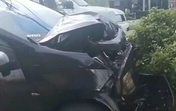 Mobil Korwil BGN Nabire Tabrak Tiang Listrik di Kalibobo, Pengemudi Masih Menunggu Pemeriksaan