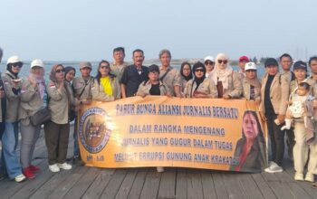 Operasi SAR Dihentikan, AJB Gelar Tabur Bunga untuk 5 Jurnalis dan 3 Awak Kapal