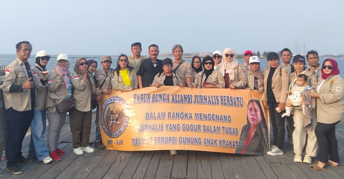 Operasi SAR Dihentikan, AJB Gelar Tabur Bunga untuk 5 Jurnalis dan 3 Awak Kapal