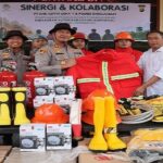 PT SAL Serahkan Peralatan Karhutla ke Polres Sarolangun, Perkuat Kesiapsiagaan Pencegahan Kebakaran