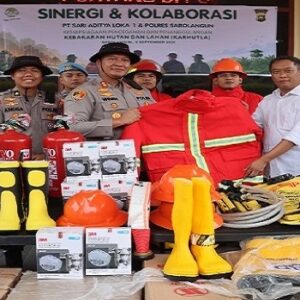 PT SAL Serahkan Peralatan Karhutla ke Polres Sarolangun, Perkuat Kesiapsiagaan Pencegahan Kebakaran