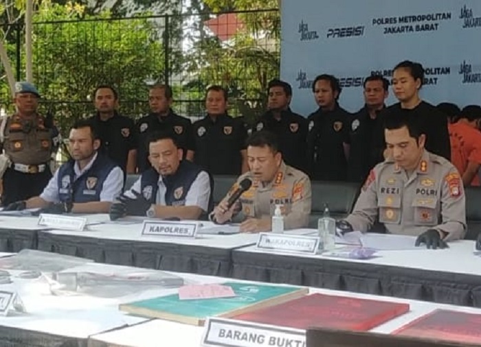 Polres Jakarta Barat Bongkar Pabrik Oli Palsu di Cengkareng