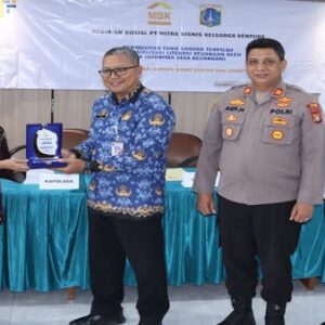 Polsek Kalideres Dukung Edukasi Literasi Keuangan dan Kepedulian Lingkungan