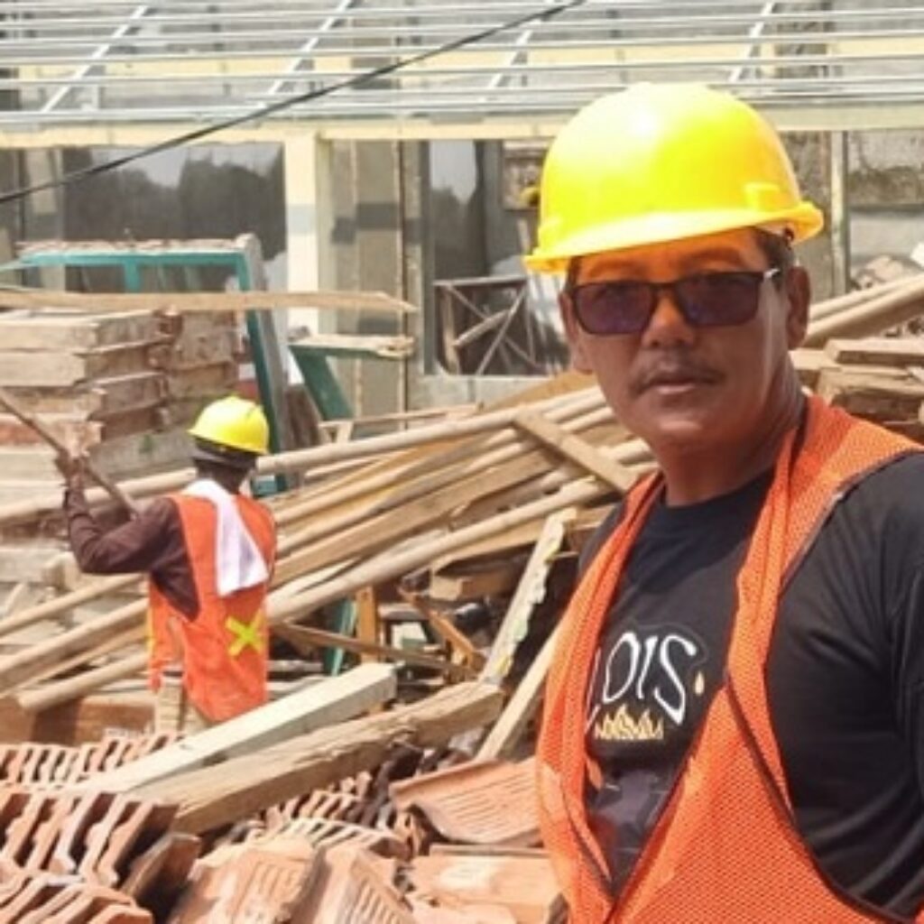 Revitalisasi SDN 2 Bojongmanik Lebak Mencakup Ruang Kelas, UKS, Toilet, dan Turap