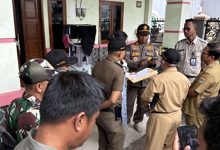 Satpol PP Periksa Rumah Kos di Kalideres