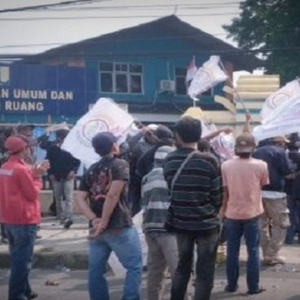 Soroti Dugaan Cacat Administrasi Proyek Revitalisasi, Gempita Demo di DPUPR Kota Cilegon