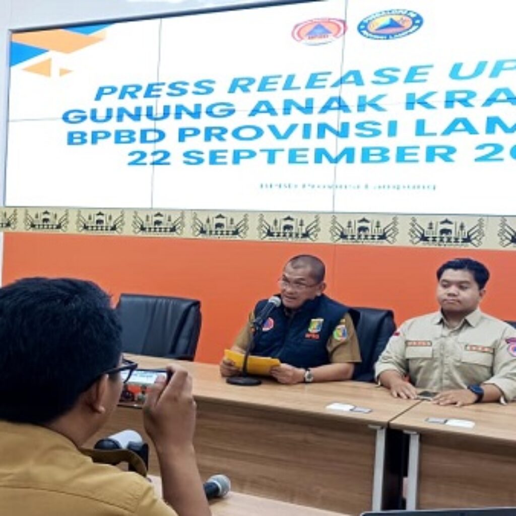 Status Gunung Anak Krakatau Turun ke Level Waspada, Radius 2 Km Masih Terlarang