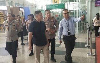 Terdampak Erupsi Anak Krakatau, Kapolresta Deli Serdang Dampingi Wakapolda Sumut Tinjau Situasi Bandara Kualanamu
