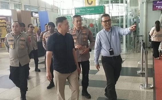 Terdampak Erupsi Anak Krakatau, Kapolresta Deli Serdang Dampingi Wakapolda Sumut Tinjau Situasi Bandara Kualanamu