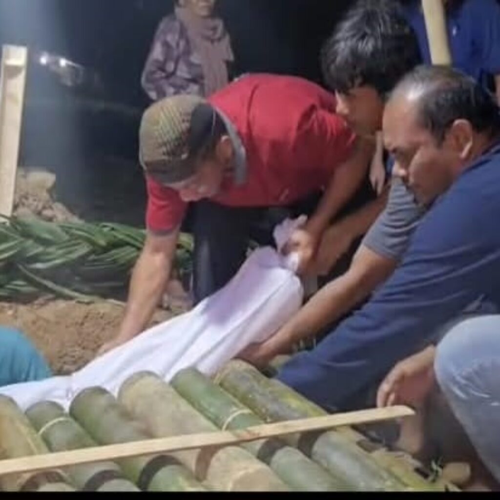Terkendala Biaya, Pemuda Aceh Dimakamkan di Cikeusal Serang Berkat Bantuan Warga dan Yayasan