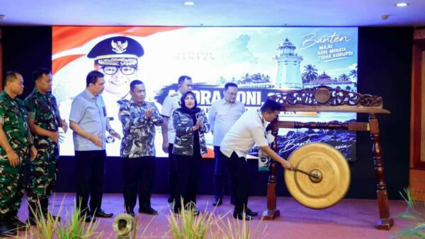 Gubernur Banten Andra Soni saat membuka Rakerda II Bapera Banten