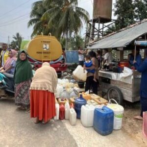 Kementerian PU Salurkan 127.250 Liter Air Bersih untuk 3.956 KK di Bangka Belitung