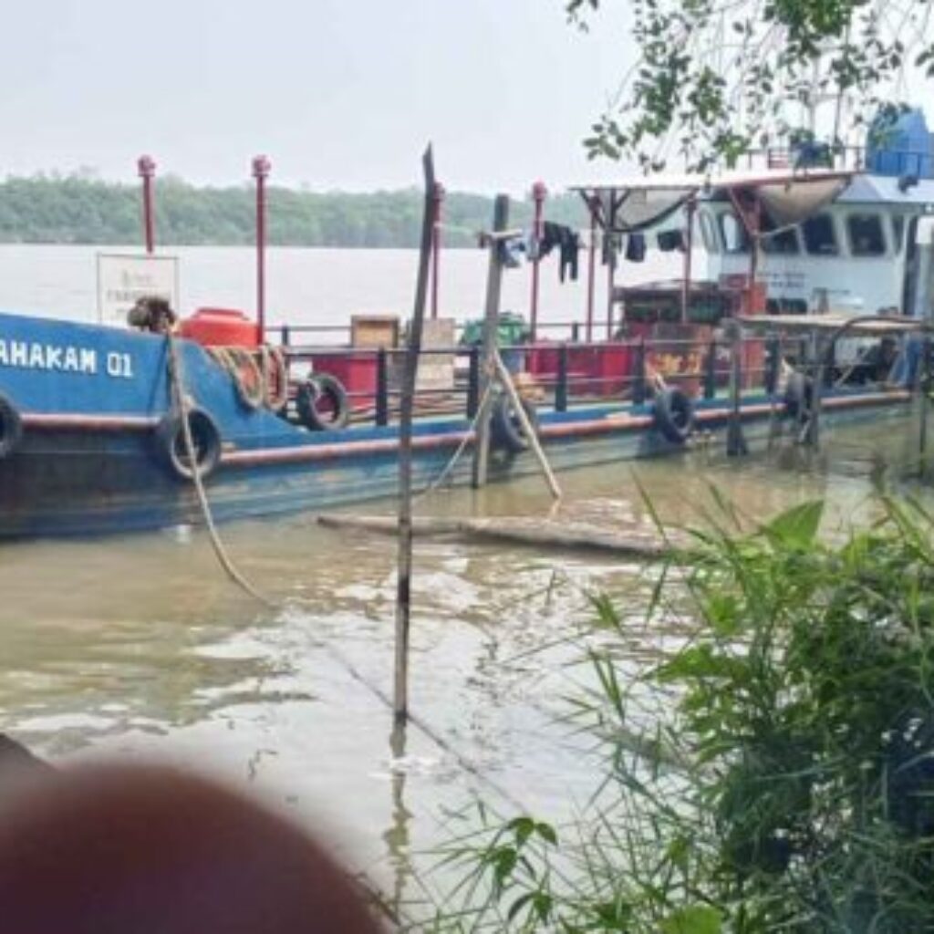 Aktivitas Bongkar Muat BBM Solar Kapal Desta Mahakam 01 di Gurimbang Perlu Klarifikasi Resmi