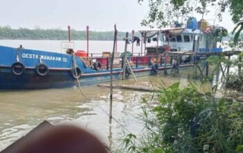 Kapal Desta Mahakam 01 bersandar di perairan Gurimbang, Kecamatan Sambaliung, Kabupaten Berau.