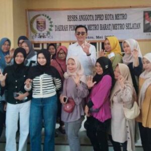 Gerakan Swadaya, Warga dan DPRD Metro timbun jalan rusak di Kelurahan Mulyosari Metro Barat
