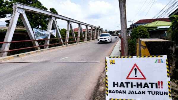 Kondisi Jembatan Muara Lembak di Kutai Timur yang menjadi akses menuju Pelabuhan Maloy.